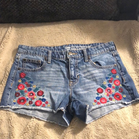 Gap Sexy Boyfriend Short, size 4 - Picture 1 of 8